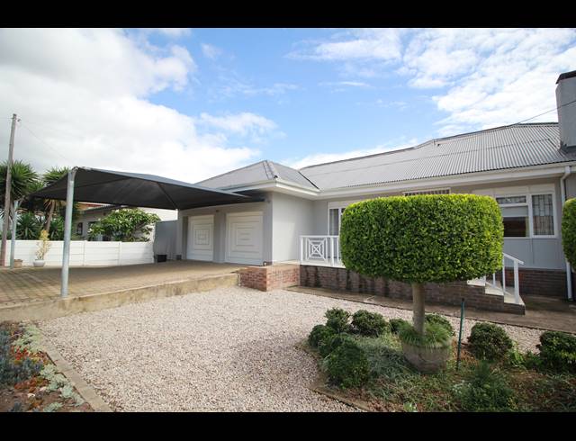 4 BEDROOM HOUSE FOR SALE IN HARTENBOS CENTRAL